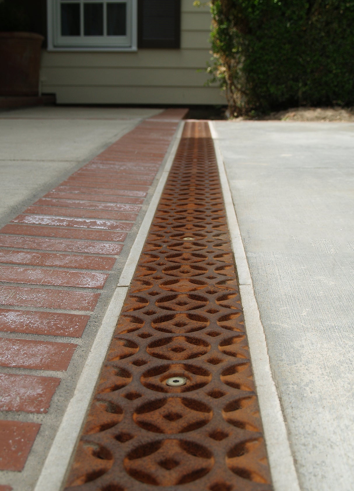 INTERLAKEN Heel Proof Trench Grates - Iron Age