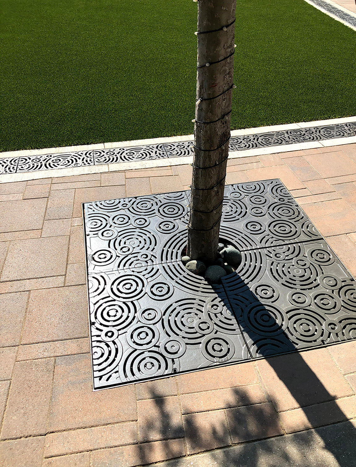 OBLIO 4’ x 4’ Heel Proof Heavy Duty Tree Grate - Iron Age