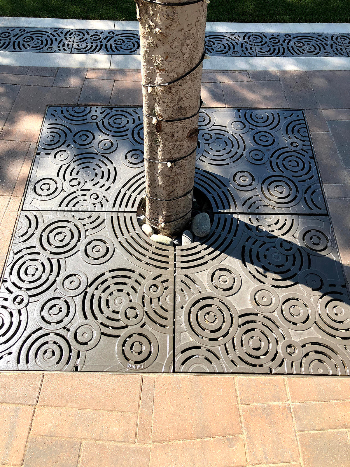 OBLIO 4’ x 4’ Heel Proof Heavy Duty Tree Grate - Iron Age