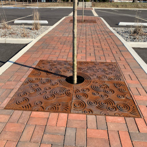 OBLIO 5’ x 5’ Heel Proof Tree Grate - Iron Age